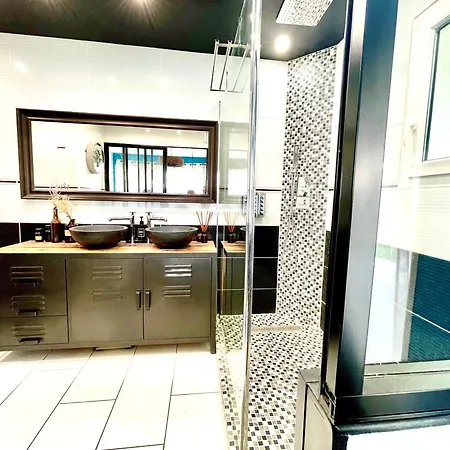 Private Swimming Pool & Jacuzzi Magnifique Provencale