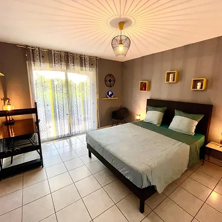 Private Swimming Pool & Jacuzzi Magnifique Provencale Villa