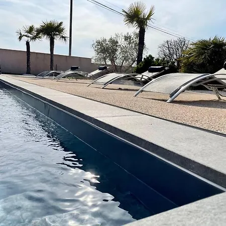 Private Swimming Pool & Jacuzzi Magnifique Provencale